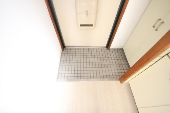 玄関　※別号室の写真です
