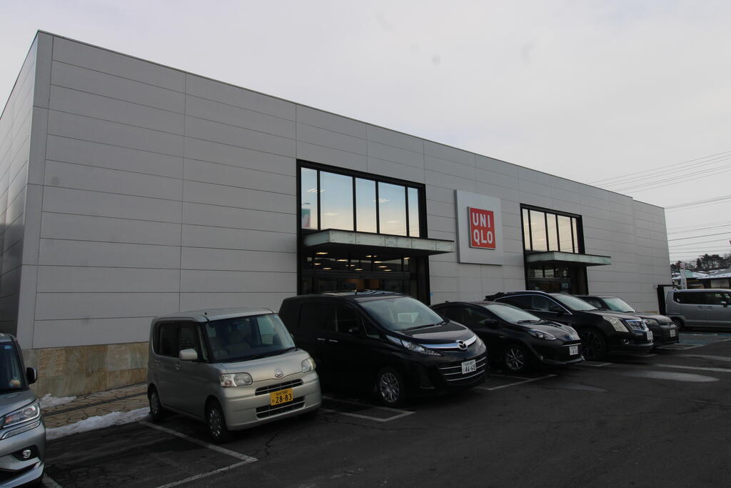 ショッピングセンター　ユニクロ南吉成店（ショッピングセンター）まで490m