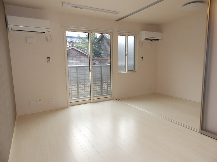 居室・リビング　LDK＋洋室