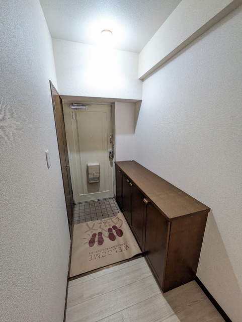 玄関　収納つき玄関です。