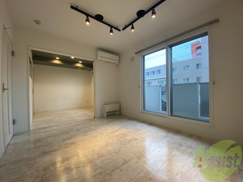 居室・リビング　広くてキレイなお部屋が広がっていて、充実した生活が送れそう。