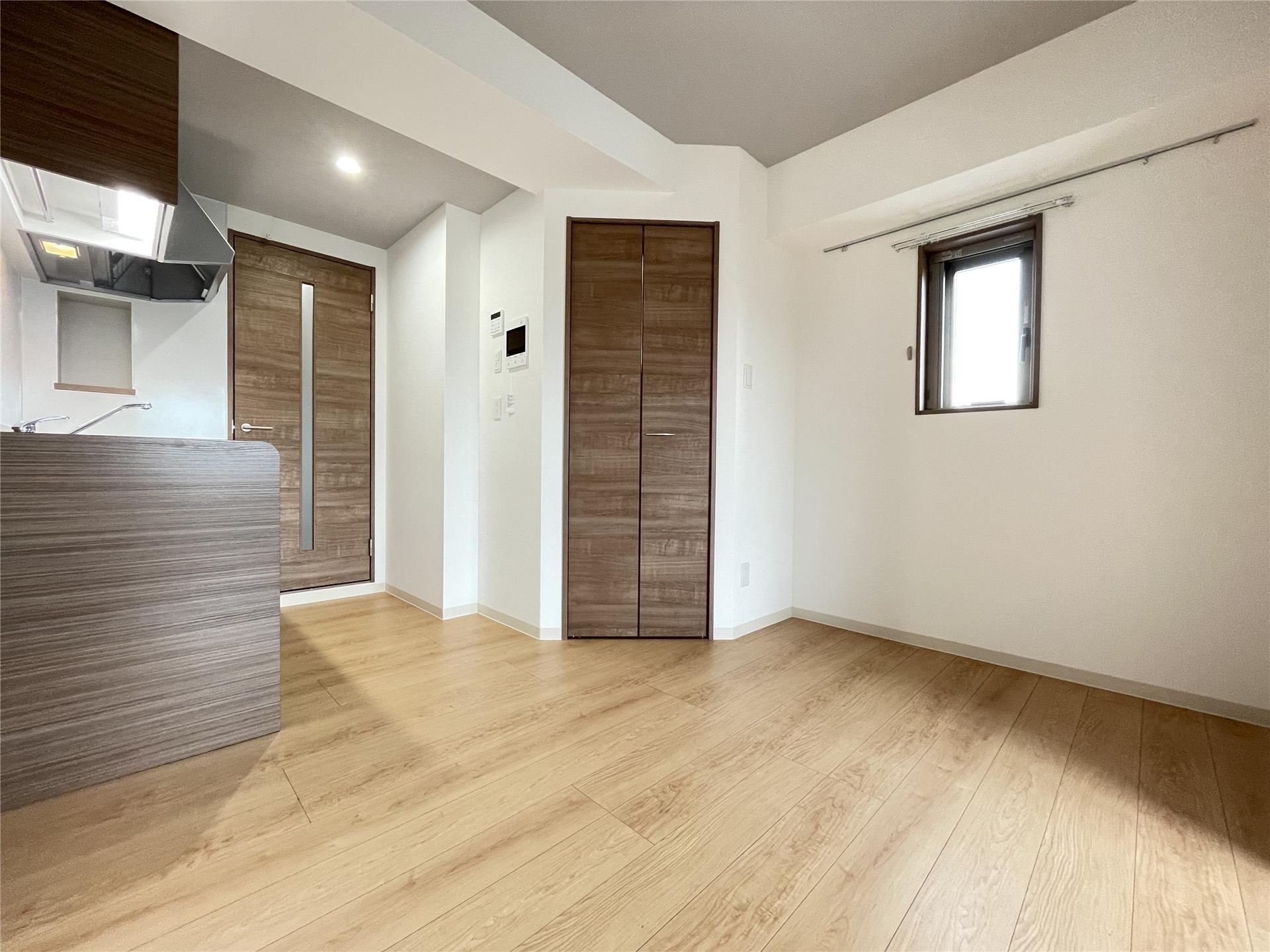 居室・リビング　2面採光、6.8帖のDKです