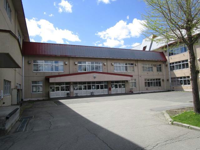 中学校　帯広市立帯広第二中学校（中学校）まで1261m