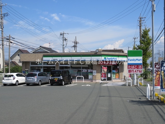 コンビニ　ファミリーマート豊橋牟呂店（コンビニ）まで526m