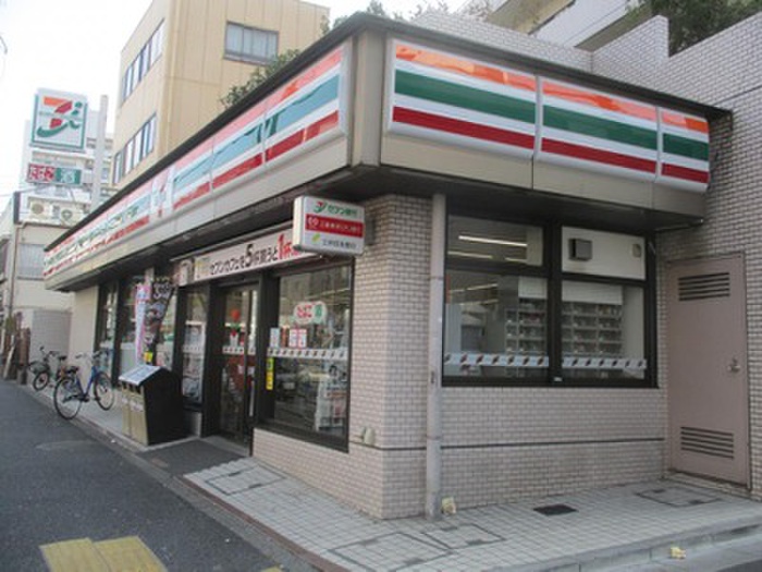 コンビニ　セブンイレブン（コンビニ）まで180m