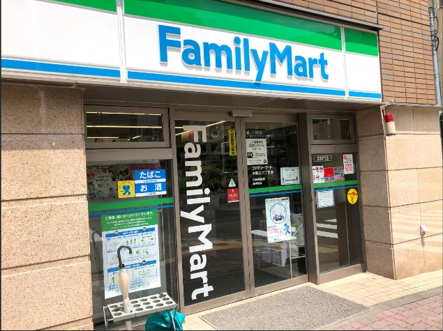 コンビニ　ファミリーマート本駒込六丁目店（コンビニ）まで307m