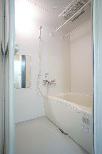 バス・シャワールーム　浴室乾燥機完備のバスルーム