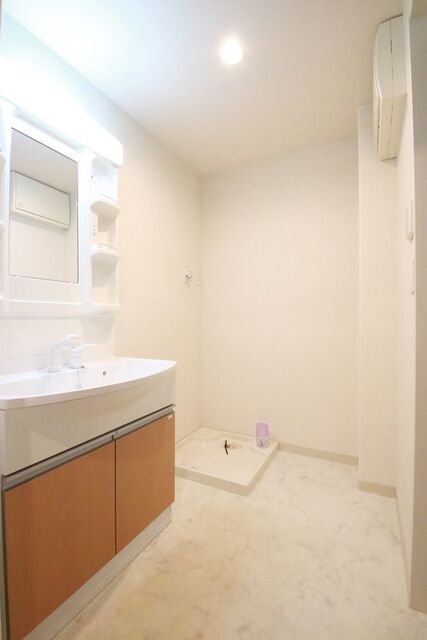 洗面設備　同型タイプ別室の参考写真です。※現況優先