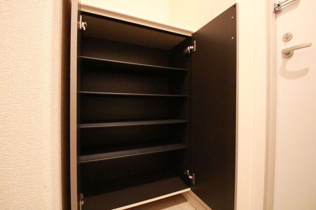 収納　同型タイプ別室の参考写真です。※現況優先