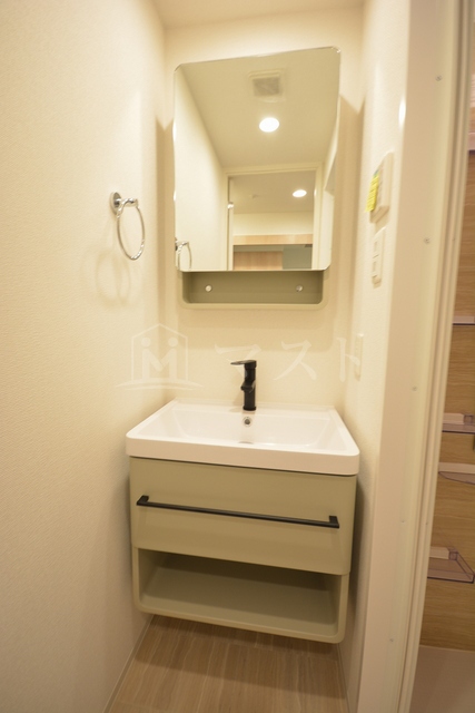 洗面設備　※お部屋によりカラーリングが異なります。