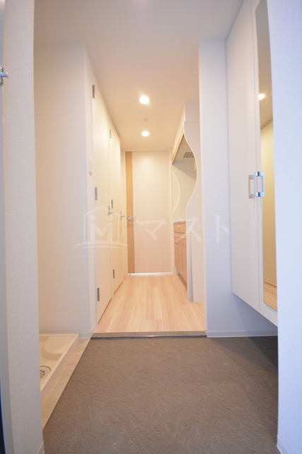 玄関　※お部屋によりカラーリングが異なります。