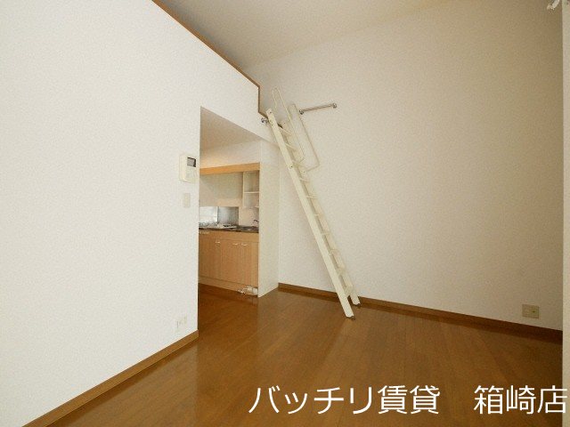 その他　別号室写真の為現況を優先致します。