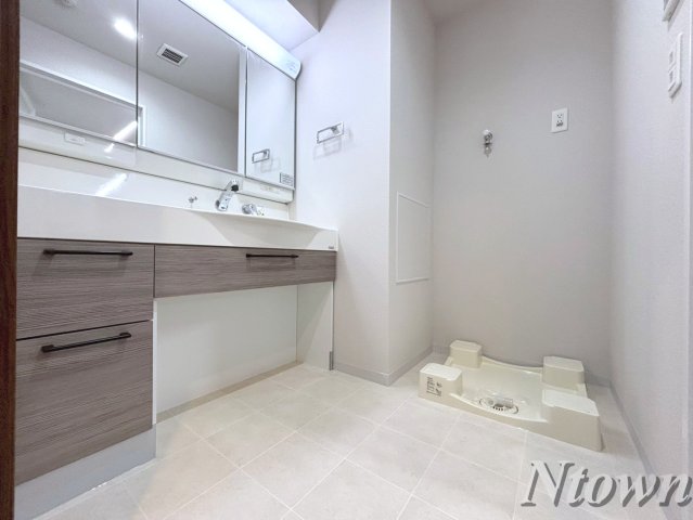 洗面設備　広い洗面スペース