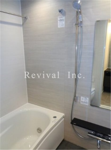 バス・シャワールーム　追い焚き・浴室乾燥完備でございます