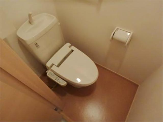 トイレ　嬉しいウォシュレット付き