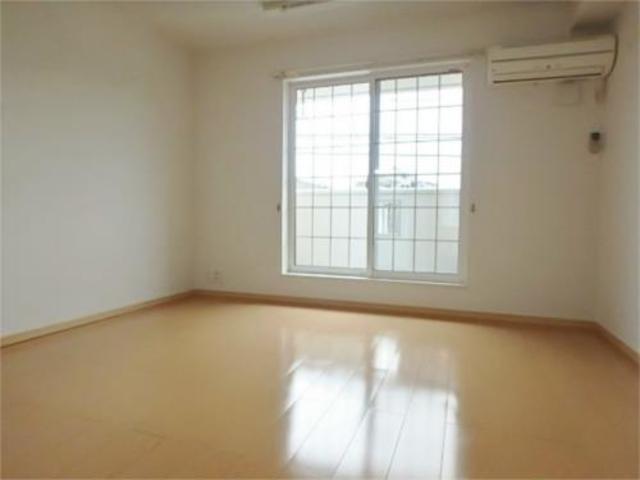 居室・リビング　明るいフローリングのお部屋です