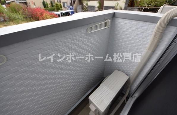 バルコニー　開放的で明るい空間を演出してくれるバルコニーです