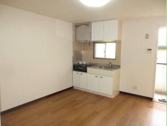 キッチン　窓のある明るいキッチン