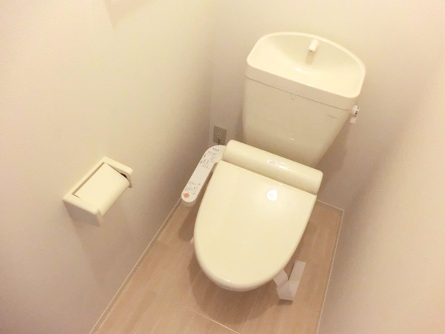 トイレ　★トイレ画像・温水洗浄便座付き★