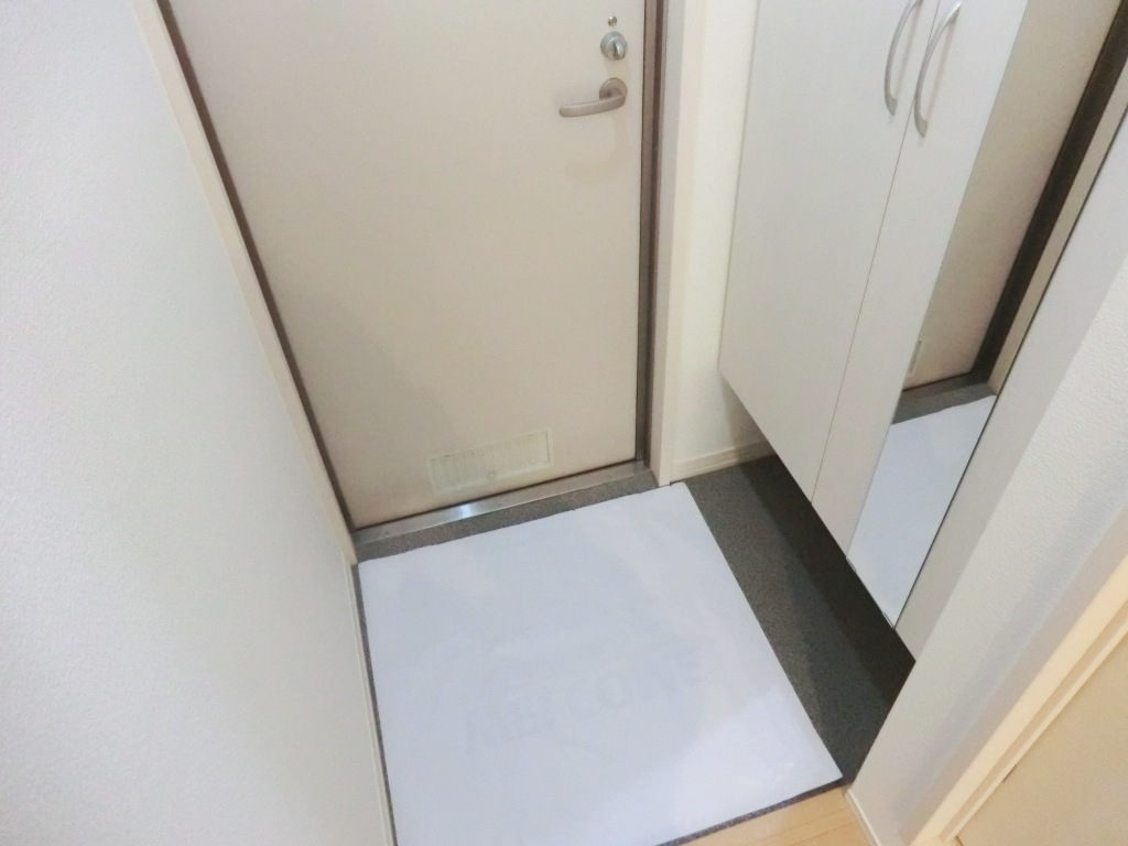 玄関　★玄関にトールタイプのシューズボックスを設置しています★