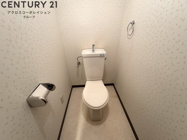 トイレ　シンプルで掃除のしやすいトイレです☆