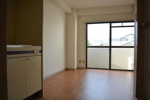 居室・リビング　明るいお部屋ですよ。