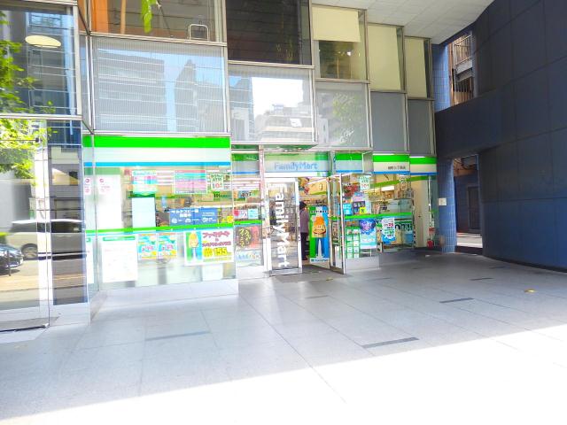 コンビニ　ファミリーマート（コンビニ）まで334m