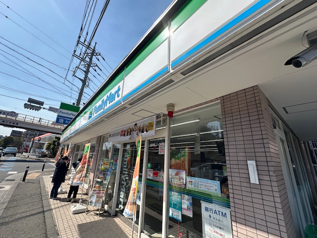 コンビニ　ファミリーマート西生田店（コンビニ）まで80m