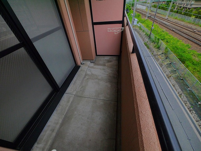 バルコニー　陽当たり良好なバルコニーです