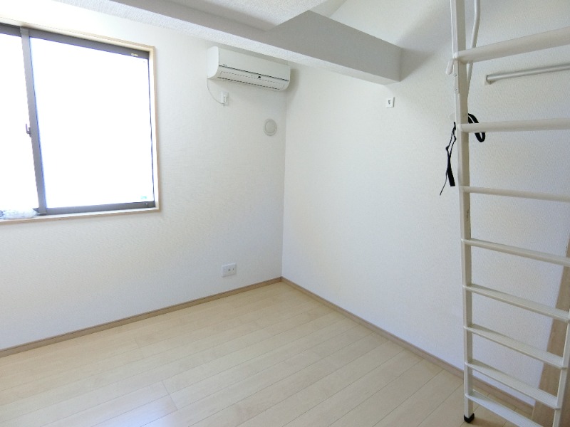 居室・リビング　天井が高く解放感があります