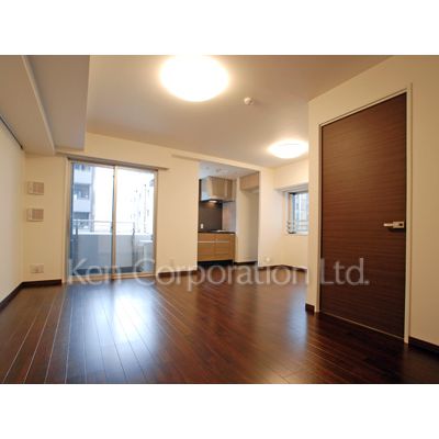 居室・リビング　同タイプ5階のお部屋を撮影。仕様が異なることがあります。