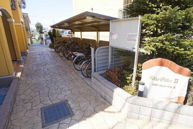 エントランス　落ち着いたエントランスです
