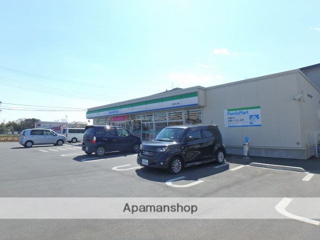 コンビニ　ファミリーマート（コンビニ）まで150m