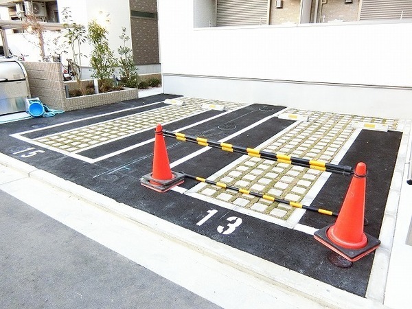 駐車場　敷地内駐車場！