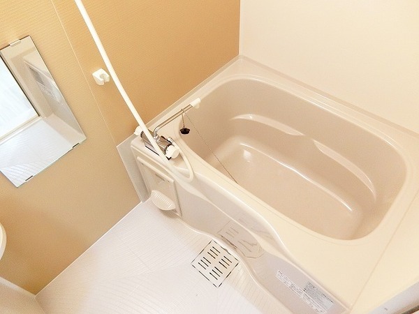 バス・シャワールーム　浴室乾燥機付きバス！