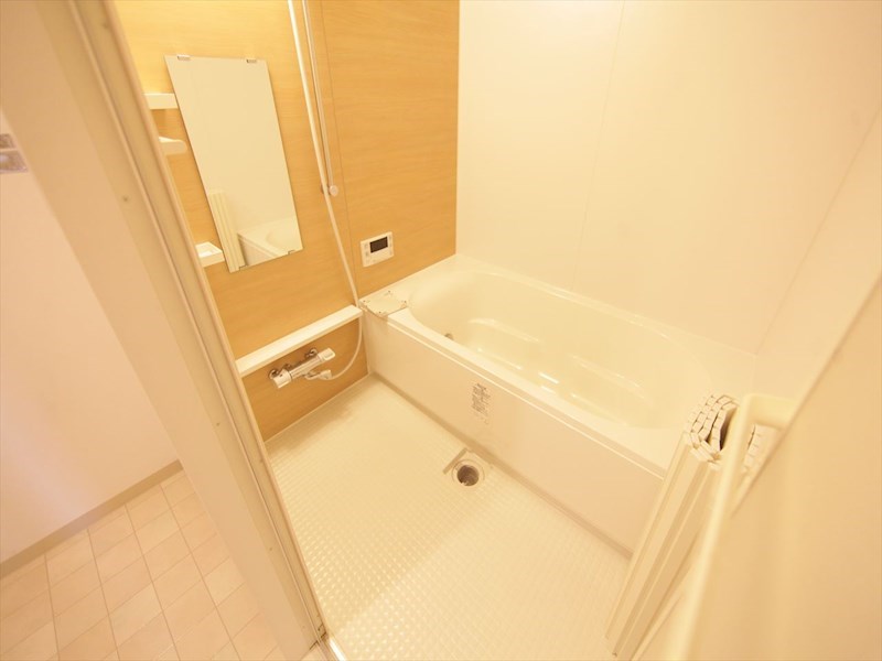 バス・シャワールーム　浴室暖房乾燥機付　追い焚き・オートバス機能付お風呂