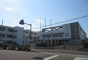 小学校　岡山市立石井小学校（小学校）まで524m