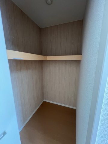 収納　参考画像（間取りは反転）　入居中の為、タイプの別のお部屋にな