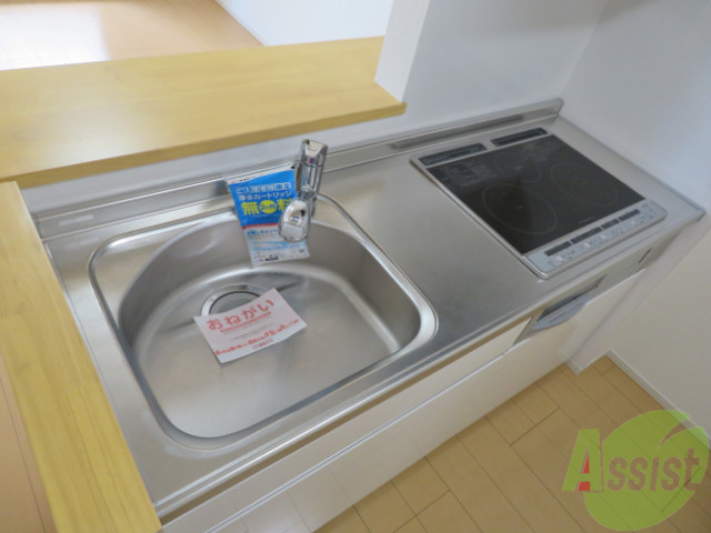 キッチン　システムキッチン。グリル付きでお魚も焼けますね。