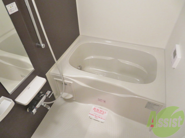 バス・シャワールーム　バスルームはこちらです。広々としてゆったり休めます。