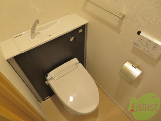 トイレ　こちらはトイレです。清潔感があり、安心して使用できます。