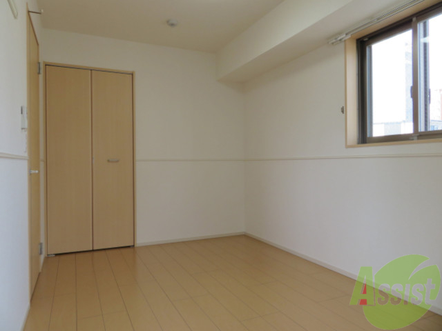 その他部屋・スペース　５．７帖の洋室が広がっています。落ち着きのあるお部屋です。