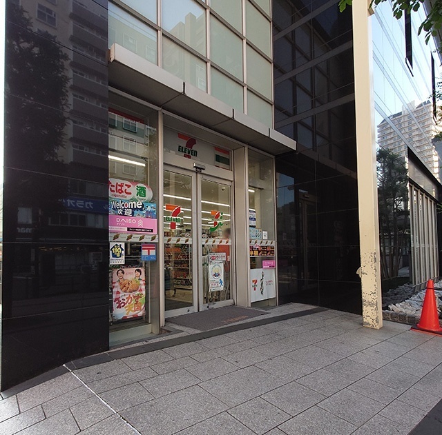 コンビニ　セブンイレブン横浜中華街東門店（コンビニ）まで225m