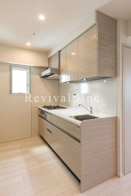 キッチン　料理に集中できる独立システムキッチンでございます