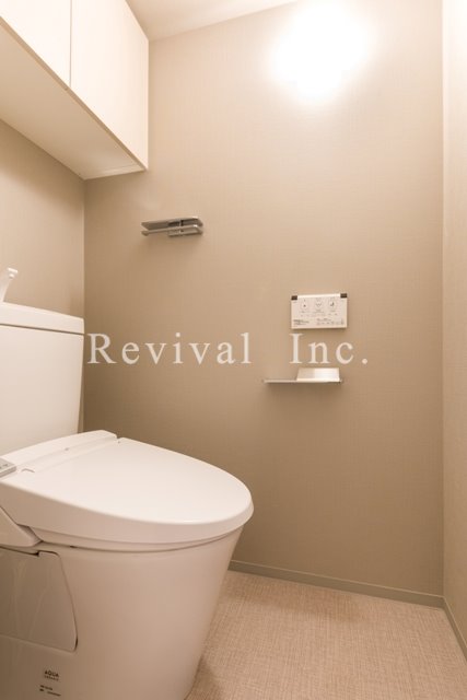 トイレ　ゆとりあるトイレスペースでございます