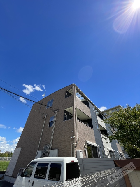 エントランス　ここに住む幸せ。明るいエントランス。