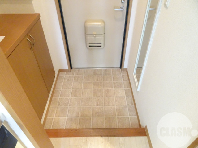 玄関　身だしなみチェックができる鏡付き♪