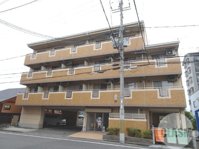 建物外観　エレベーター付きのマンション♪