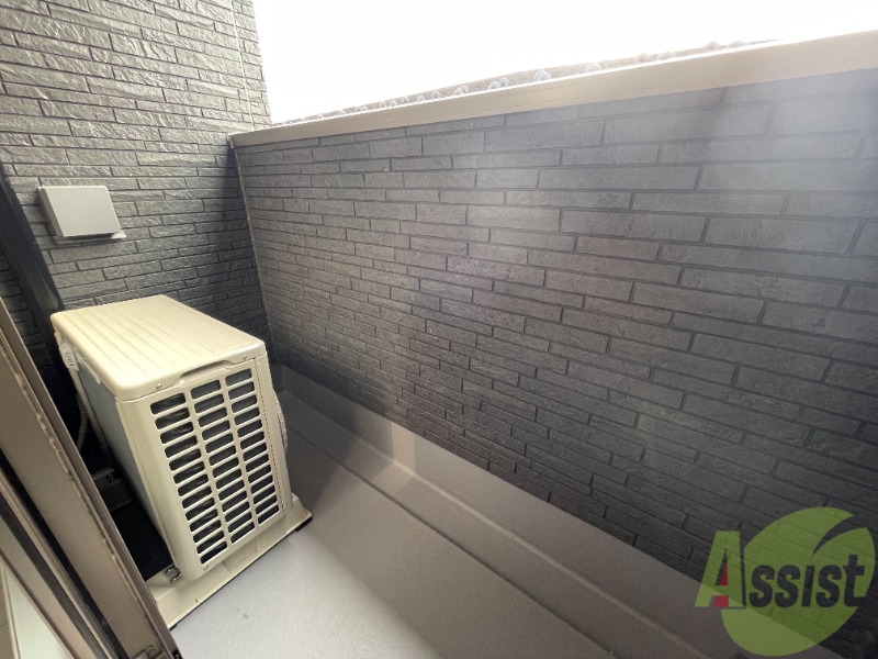 バルコニー　バルコニーは南西向きです。暖かい日差しが望めそうですね。