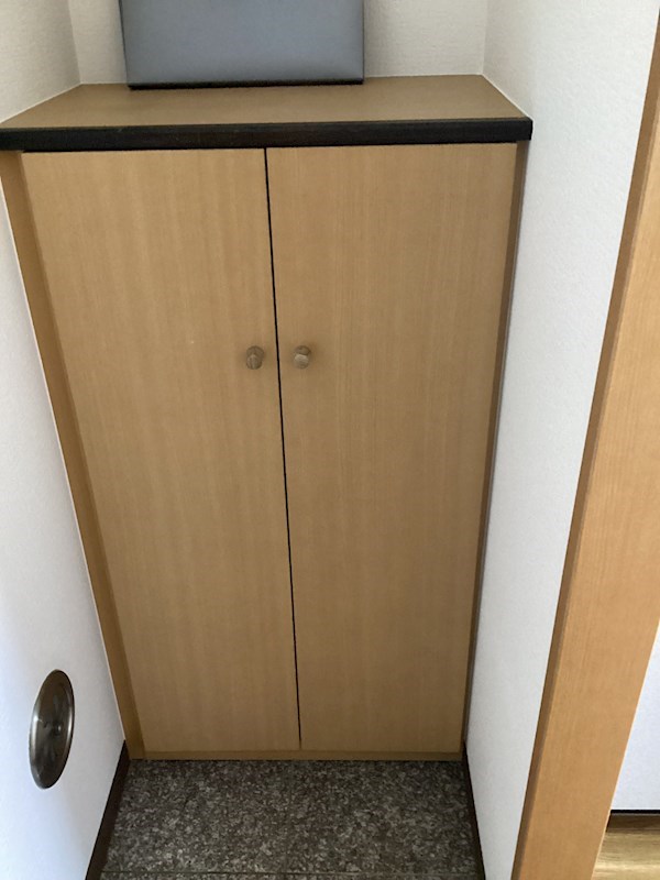 玄関　玄関にはシューズBOXが備付けですっきり！